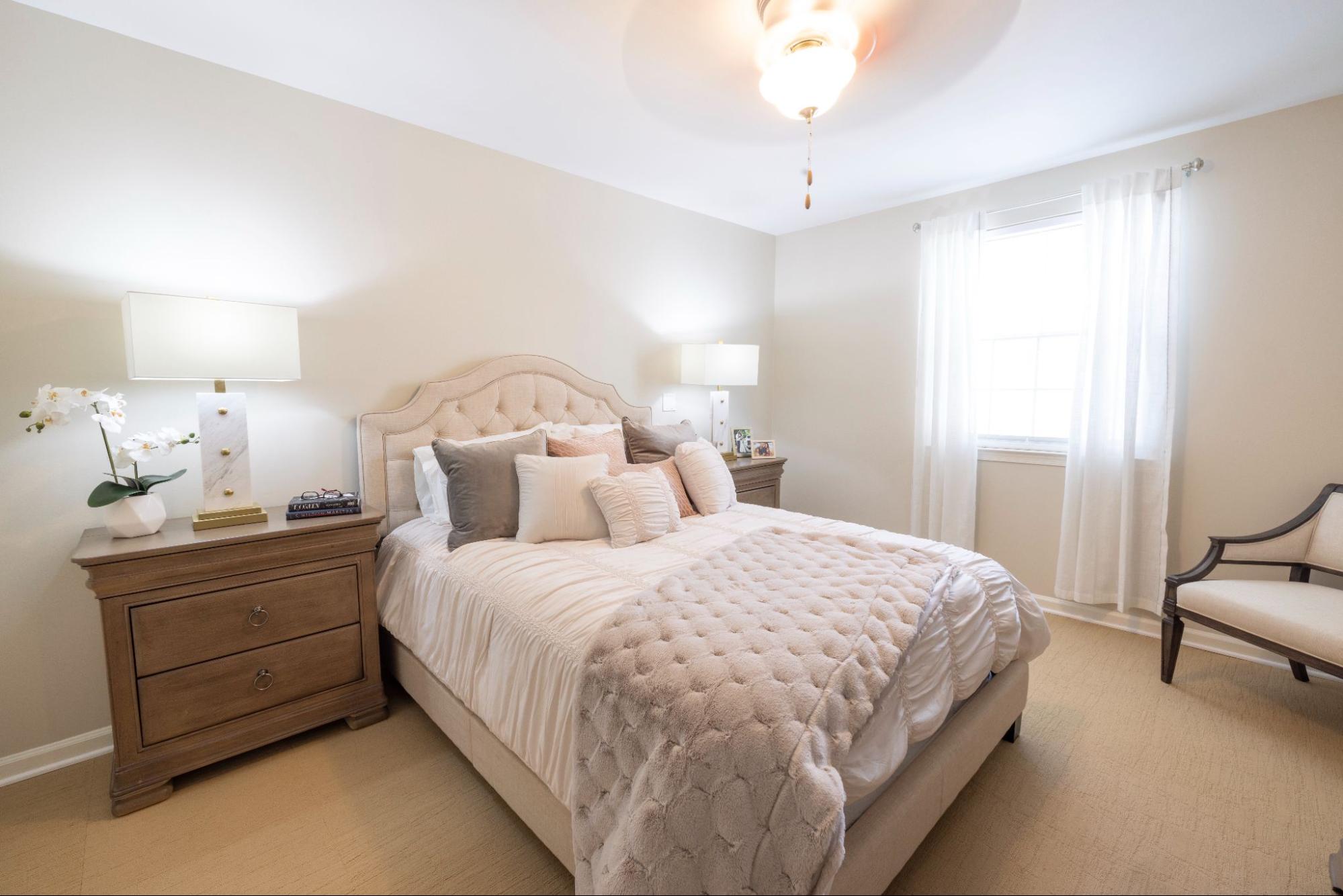 A well-decorated room at Heatherwood